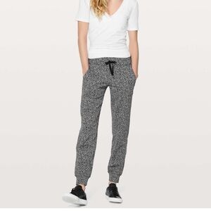 Lululemon (8) ready to rulu pant